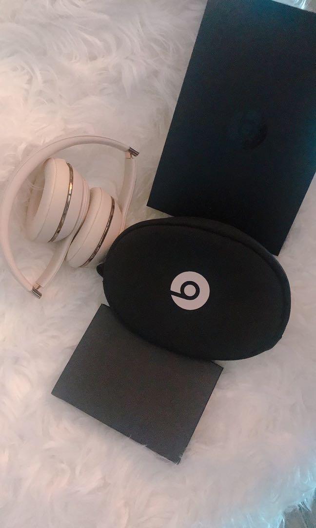 Beats Solo 3 Wireless (Category: Earphones) located in San Juan City. Submitted by isabzzz (Listing ID 1041765111, Image 1). Description: Shipping fee to be shouldered by the buyer. I can do meet ups in Manila Price slightly negotiable .