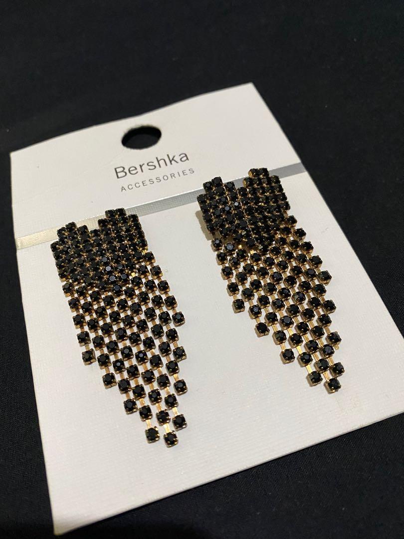 leje Sammensætning Udstråle Bershka heart earrings, Women's Fashion, Watches & Accessories, Other  Accessories on Carousell