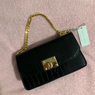 (Category: ) located in . Submitted by cb.closet (Listing ID 1045596636, Image 1). Description: .