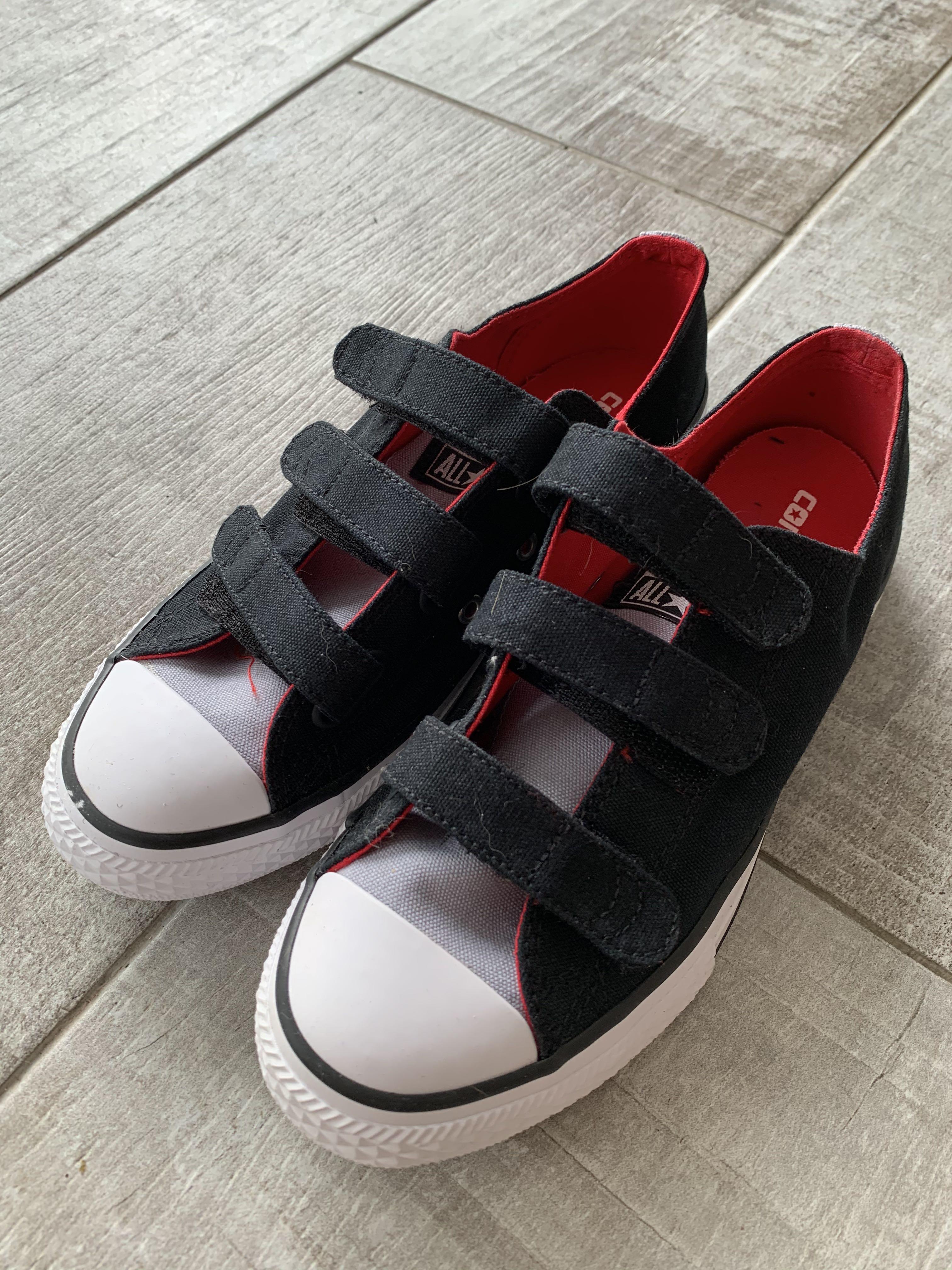 junior black converse