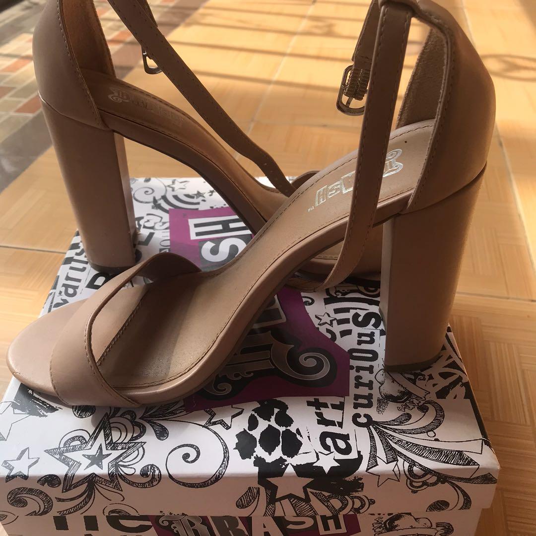 Heels hotsell di payless