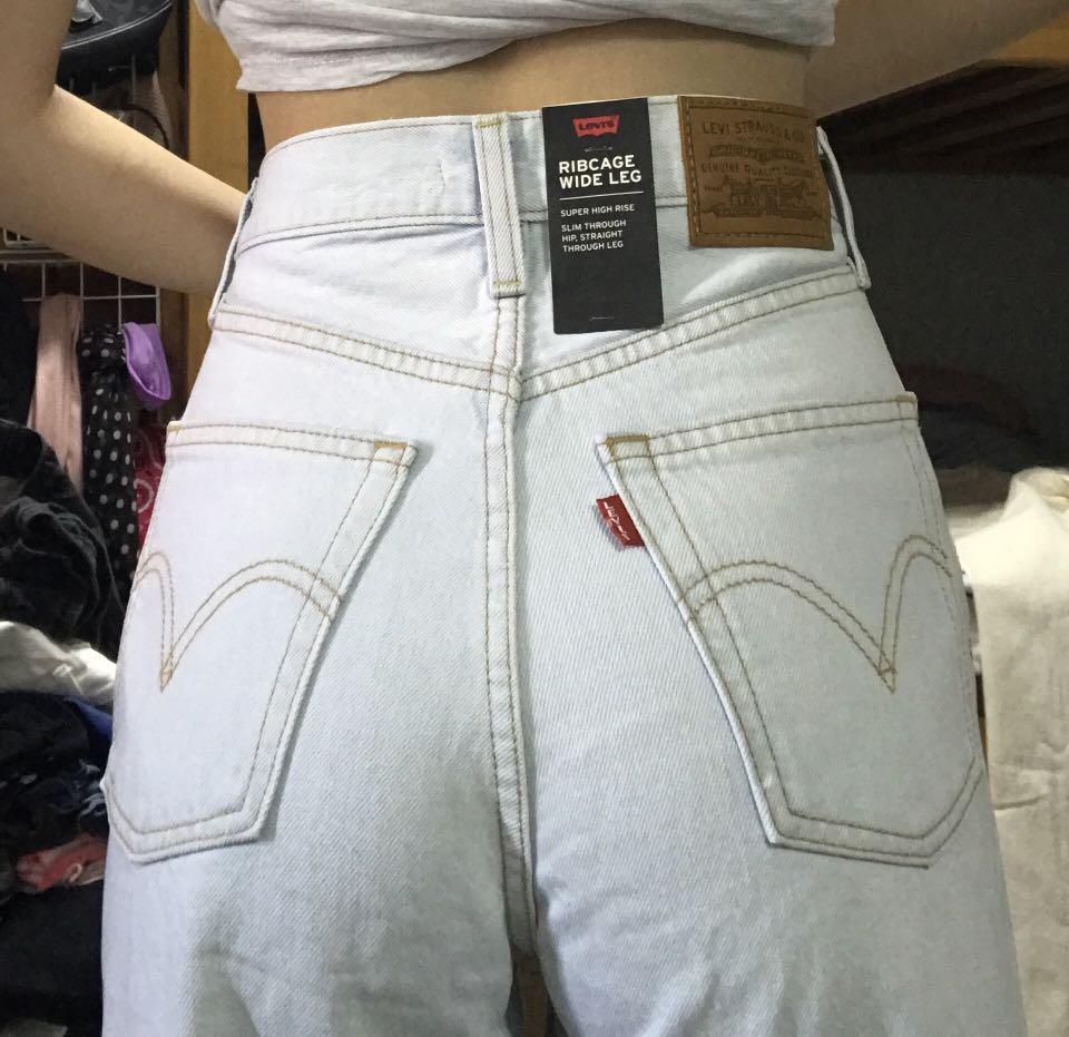 levis ribcage cream jeans, Women's Fashion, Bottoms, Jeans & Leggings on  Carousell
