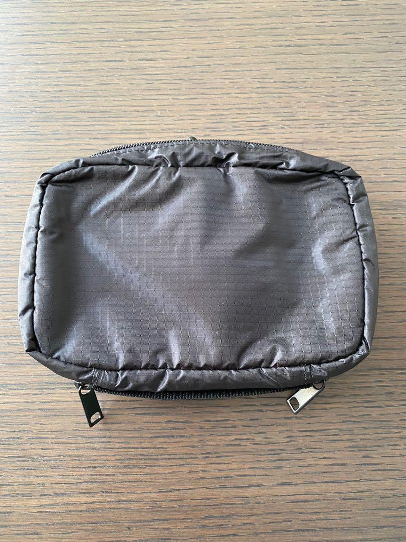 MUJI Toiletry Bag, Hobbies & Toys, Travel, Travel Essentials