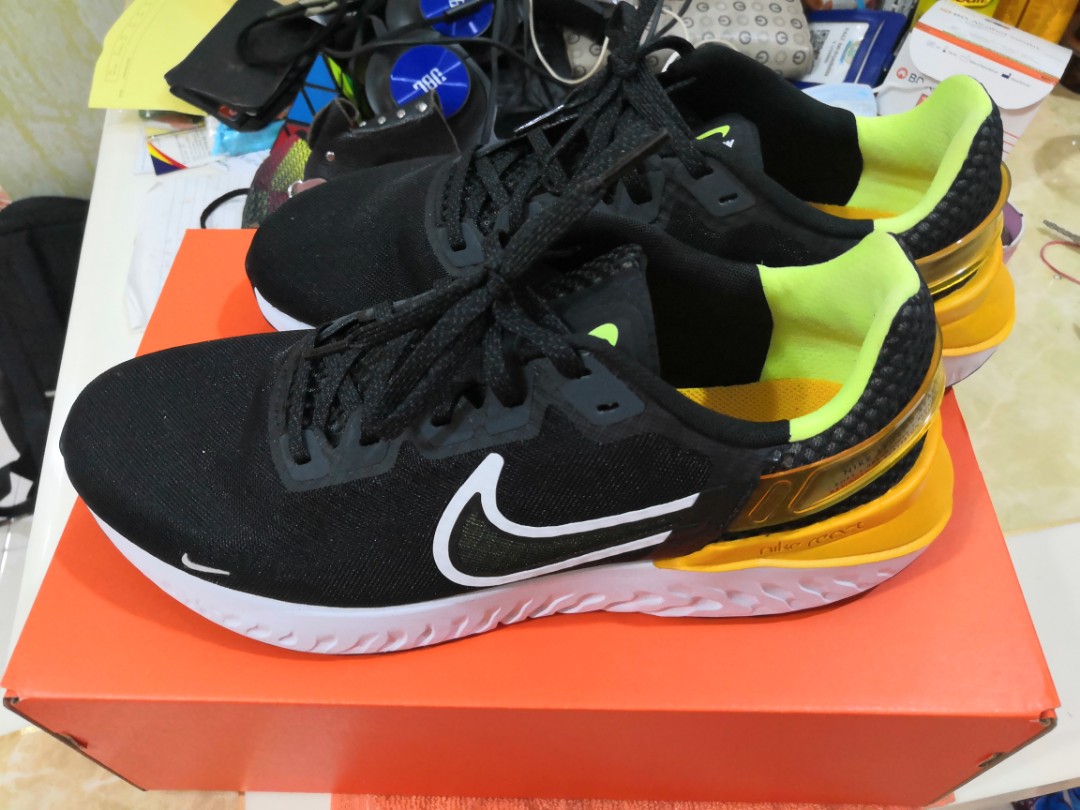 harga nike legend react