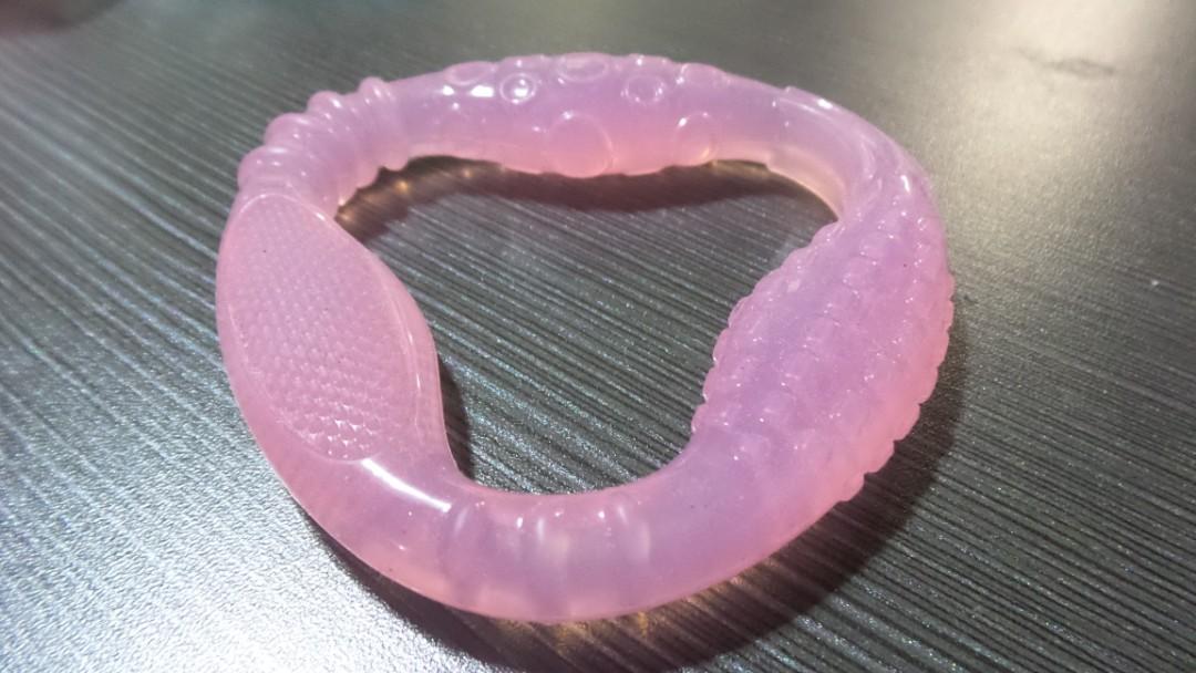 Nuby Teether (Category: Soothers & Pacifiers) located in Quezon City. Submitted by tatine_enitsuj (Listing ID 1045723968, Image 1). Description: Almost New Tried it to my baby for about 2-3 times but she really didn't like teethers Bought it for 499 pesos.