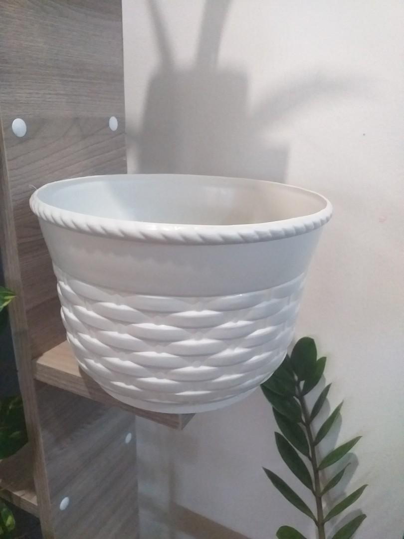 White Plastic Pot Basket Design 6x9inch Quezon City Qc Pots Gardening Garden Tools Supplies On Carousell