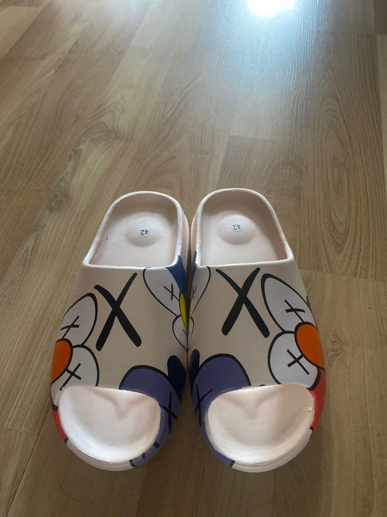 Yeezy x outlet kaws