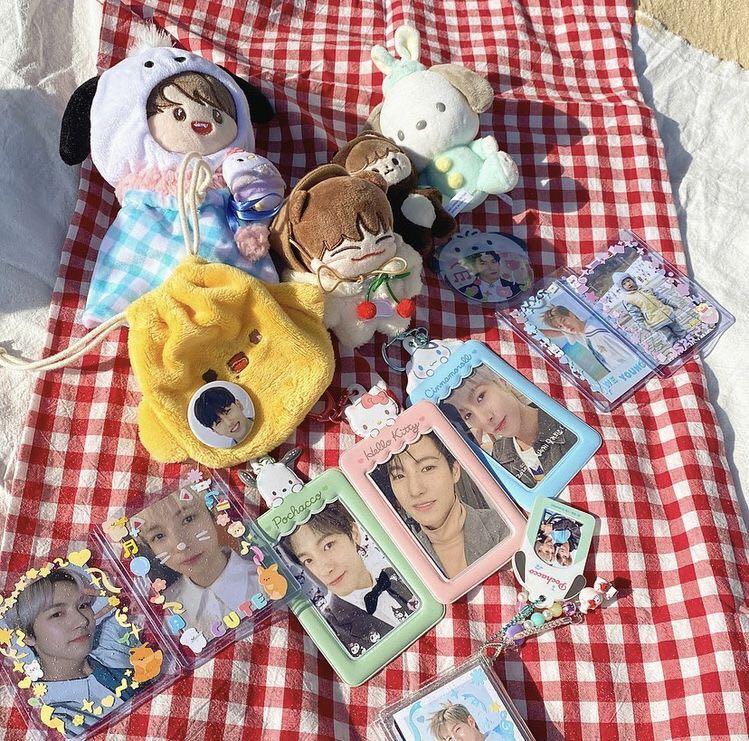 authentic sanrio pc holder keychain (PO) kpop bts exo nct