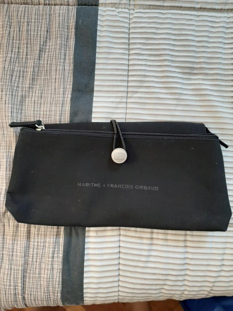 Girbaud Travel Pouch Organizer (Category: Purses & Pouches) located in Quezon City. Submitted by archer417 (Listing ID 1045759358, Image 2). Description: girbaud travel pouch organizer.