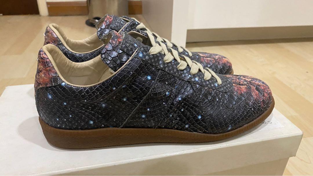 Galaxy print shoes top