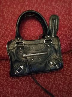 (Category: ) located in . Submitted by vxcouture (Listing ID 1045778906, Image 1). Description: .