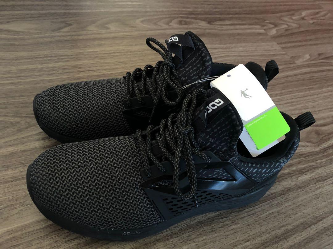 All black top jordan running shoes