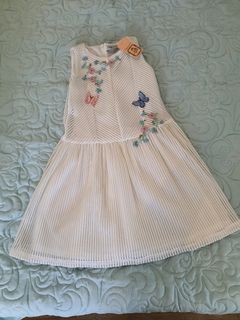 (Category: ) located in . Submitted by sofiascloset168 (Listing ID 1045799383, Image 1). Description: .