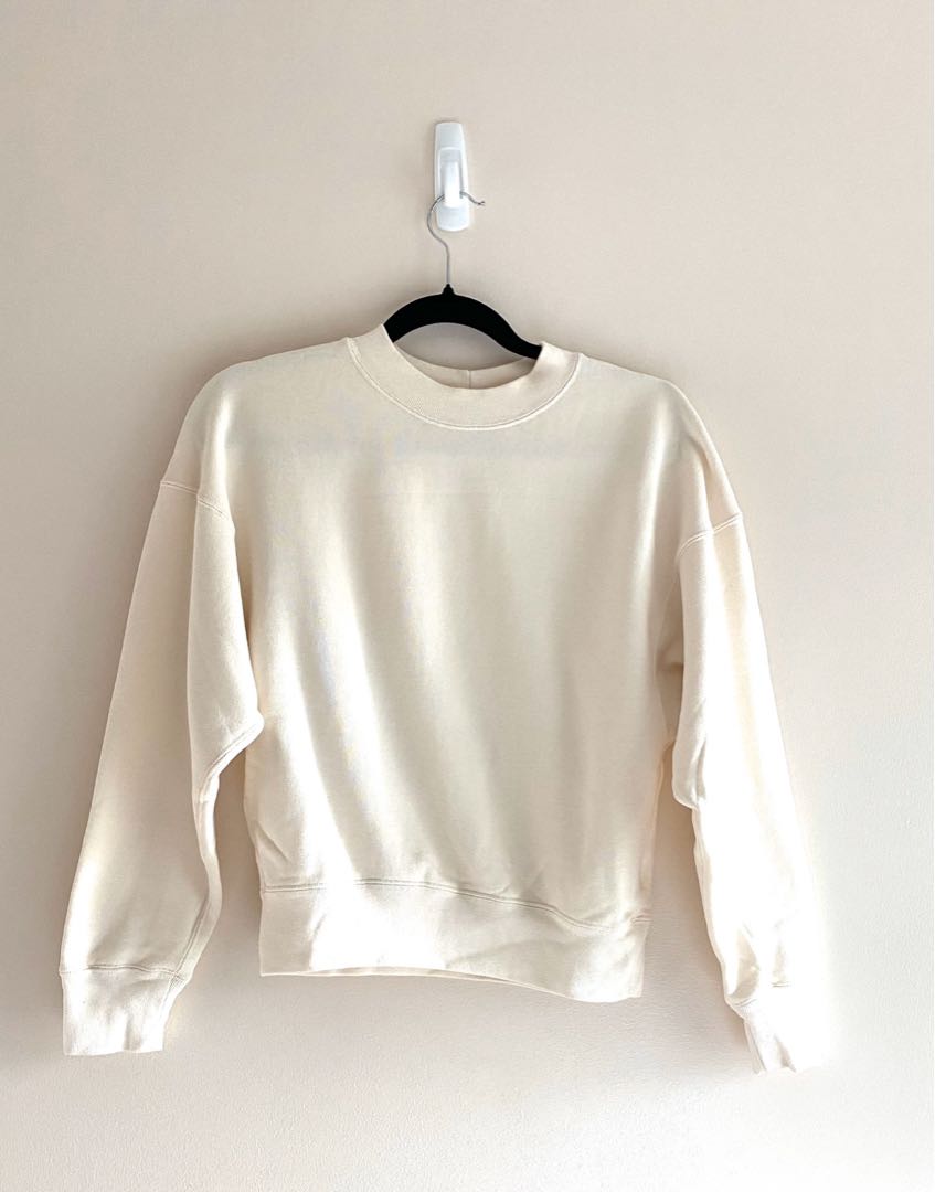 UNIQLO white sweater Women s Fashion Tops Others Tops on