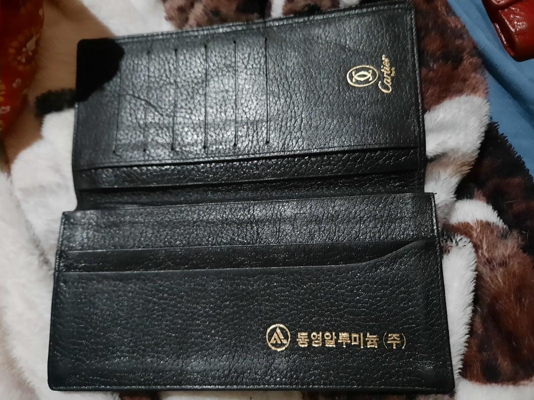unisex wallet (Category: Wallets & Card holders) located in Pasig City. Submitted by joicebb (Listing ID 1045901008, Image 1). Description: cartier unisex wallet kayo napo humusga used but not abused if u buy 2 items or more free napo shipping kapag nag aalangan po kayo wag npo bumili wagna tumawad mura npo item ko.