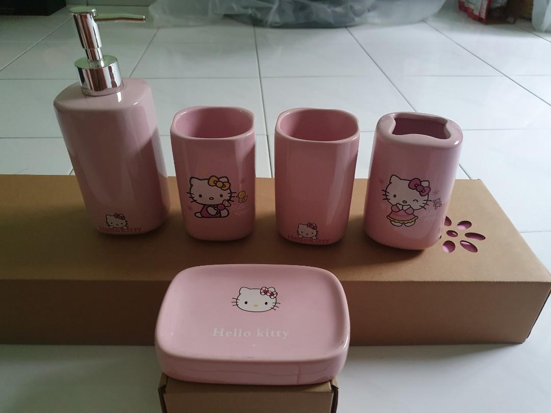 5 Pcs Hello Kitty Bathroom Set