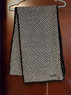 Armani Exchange 黑白兩色冷頸巾64200166607618110