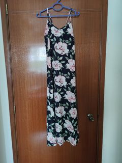 (Category: ) located in . Submitted by clearingwardrobesg (Listing ID 1039297007, Image 1). Description: .