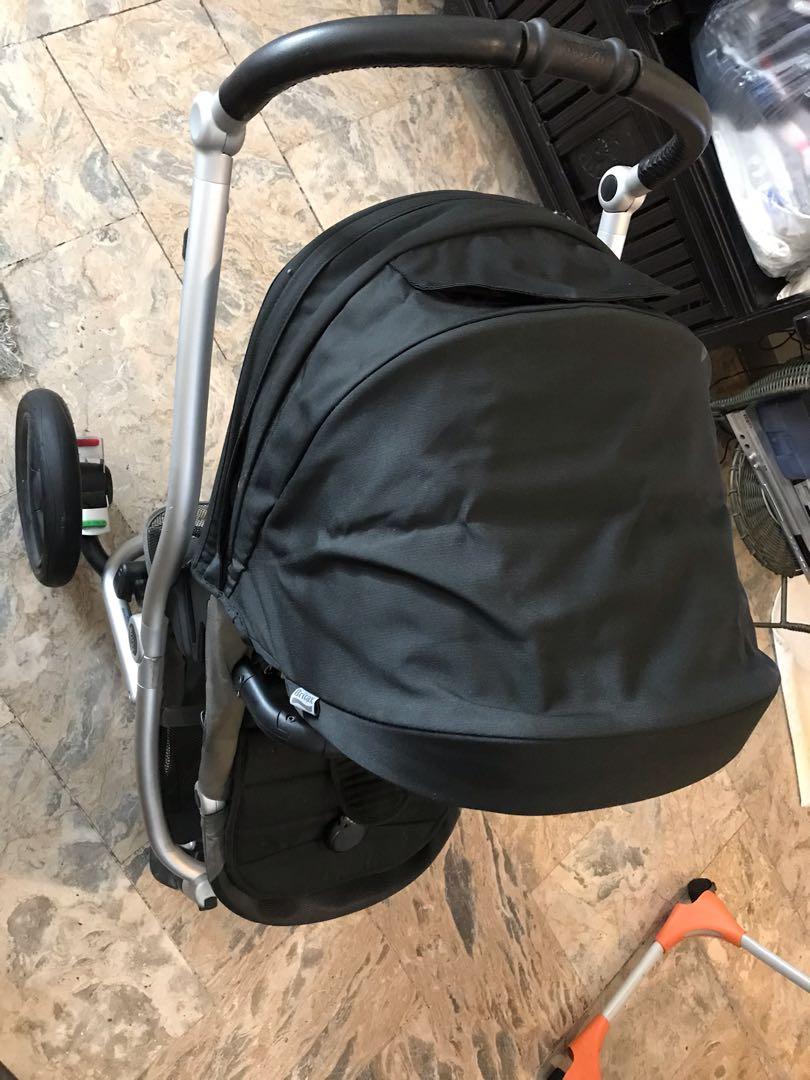 Britax Affinity stroller (Category: Strollers) located in Pasig City. Submitted by mbbproperties (Listing ID 1039255599, Image 3). Description: Bought from the US. RFS: outgrown by my daughter Reversible forward and rear facing seat with 4 recline positions Adjustable suspension system Air filled (pneumatic) tires Articulating handle with soft, leather-like tri call 09175889304.