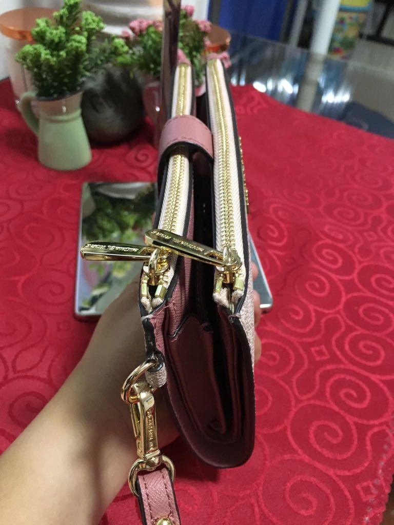 Mk deals wristlet clearance