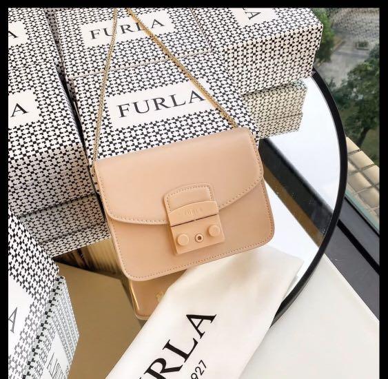 Furla metropolis nude store