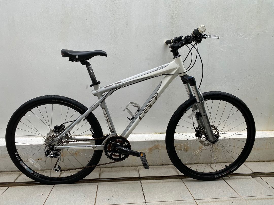 GT Avalanche 1.0 M size with hybrid tyres and disc brakes Sports