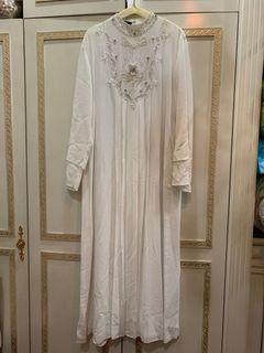 Kaftan putih