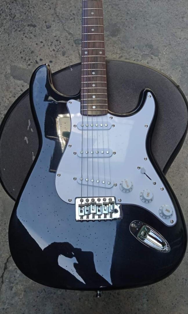 Knight Stratocaster Electric Guitar with MOOER GE 100 Multieffects
