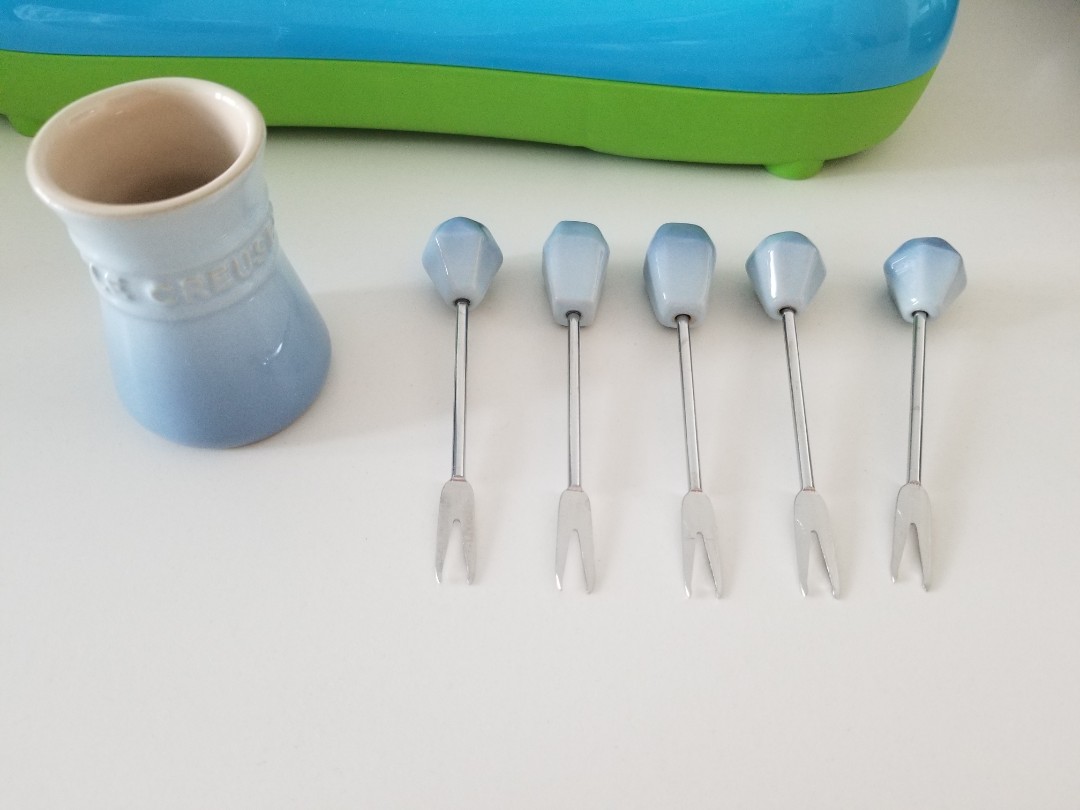 日版LC Le Creuset food picker 五小叉 (全新冇盒), 傢俬＆家居, 廚具和餐具, 食物整理及儲存 Carousell
