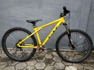 Sepeda Gunung MTB merk GT AVALANCHE