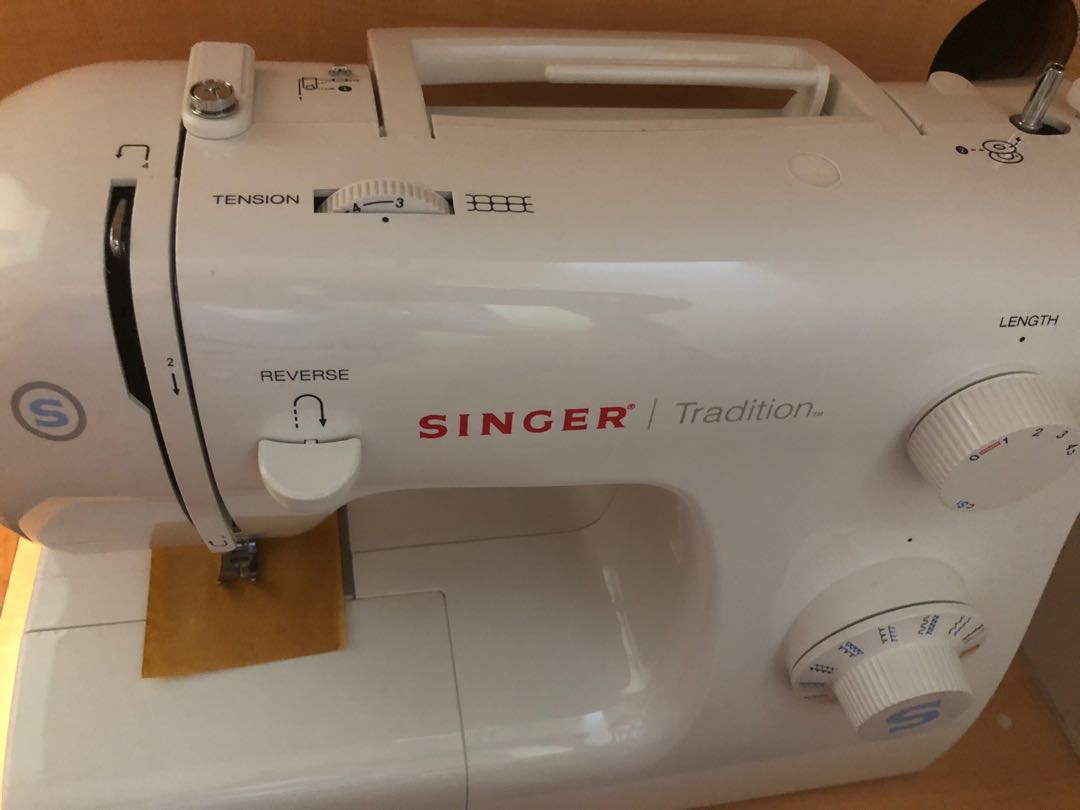 Singer Sewing Machine 2259, TV & Home Appliances, Washing Machines and