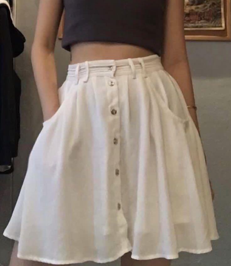 Flowy white mini skirt