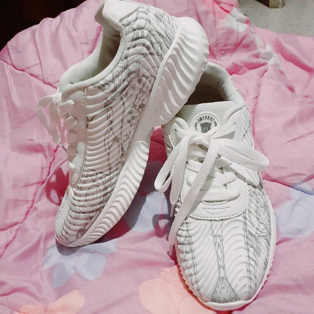 all white running shoes womens