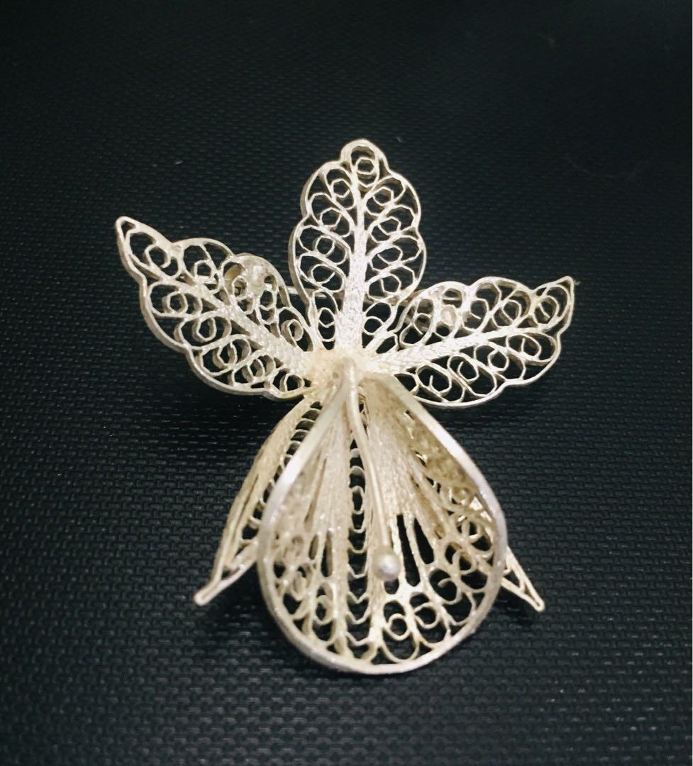 floral brooches and pins