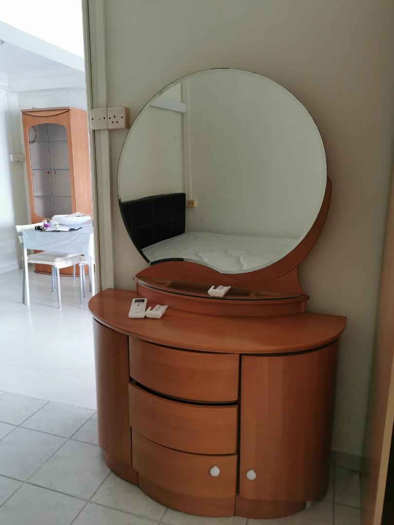 Dressing Table (Category: Tables & Sets) located in Singapore. Submitted by truehawk_492553 (Listing ID 1039608028, Image 1). Description: .