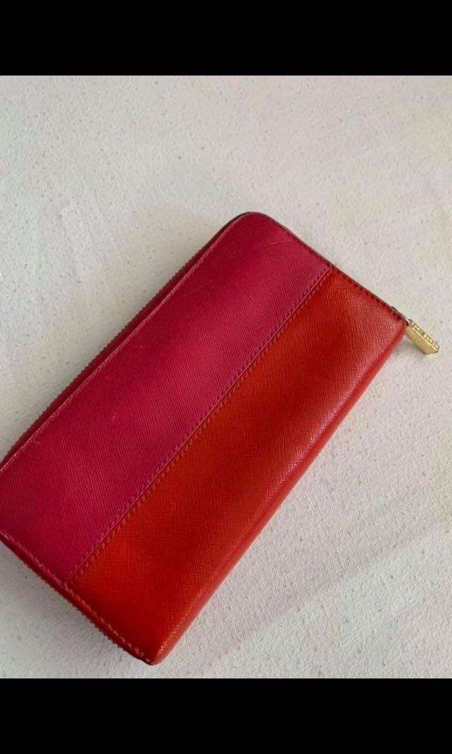 Firm on price. Excellent condition authentic Tory burch wallet (Category: Luxury Bags & Wallets) located in Paranaque City. Submitted by shophen (Listing ID 1039640308, Image 2). Description: .