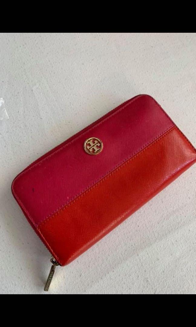 Firm on price. Excellent condition authentic Tory burch wallet (Category: Luxury Bags & Wallets) located in Paranaque City. Submitted by shophen (Listing ID 1039640308, Image 1). Description: .