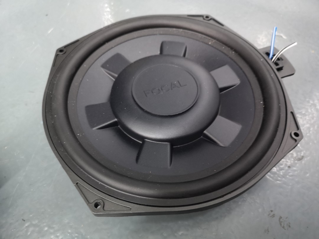 focal bmw subwoofer