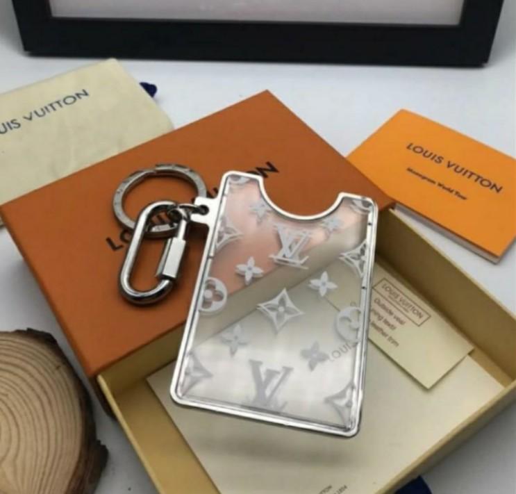 LV Prism 透明證件套Louis Vuitton, 名牌, 飾物及配件- Carousell