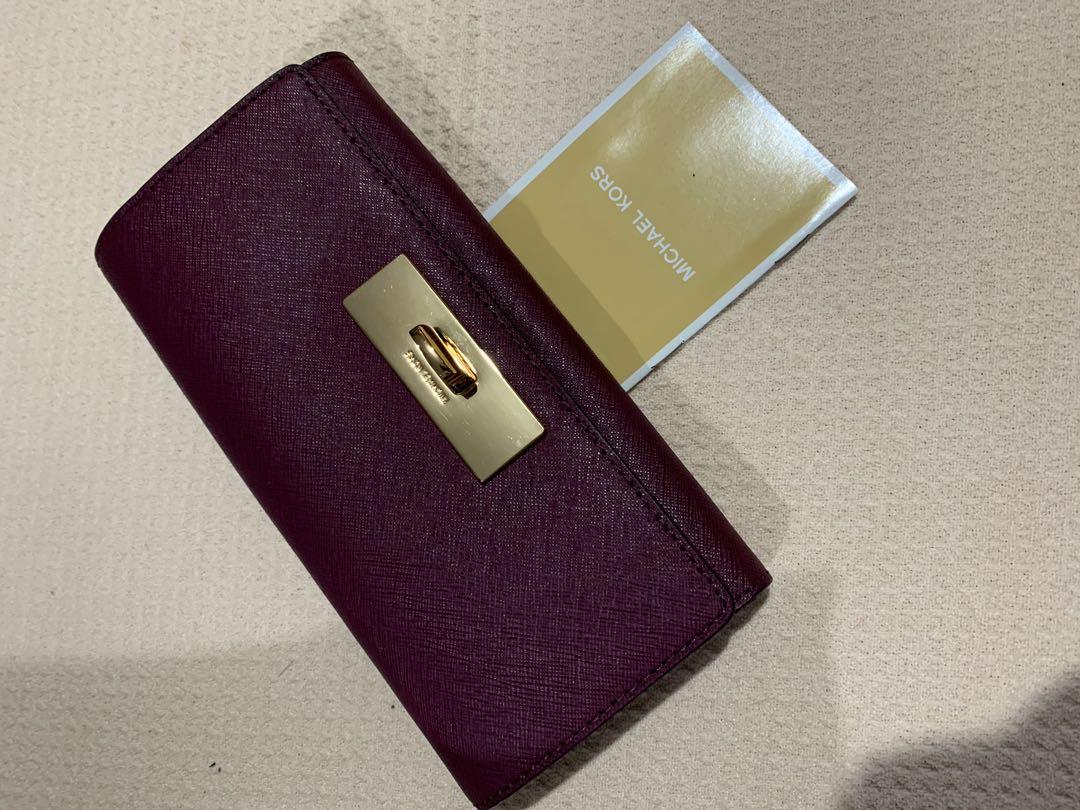 AUTHENTIC: Michael Kors Wallet in Callie Carryall Leather, Women's Fashion,  Bags & Wallets, Wallets & Card holders on Carousell