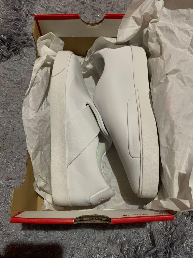 💯Nike Shoes (Category: Sneakers) located in Baguio. Submitted by shei83 (Listing ID 1039468112, Image 1). Description: .