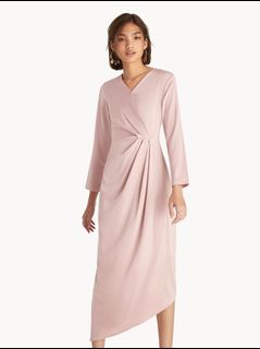 (Category: ) located in . Submitted by seemywardrobe (Listing ID 1039620052, Image 1). Description: .