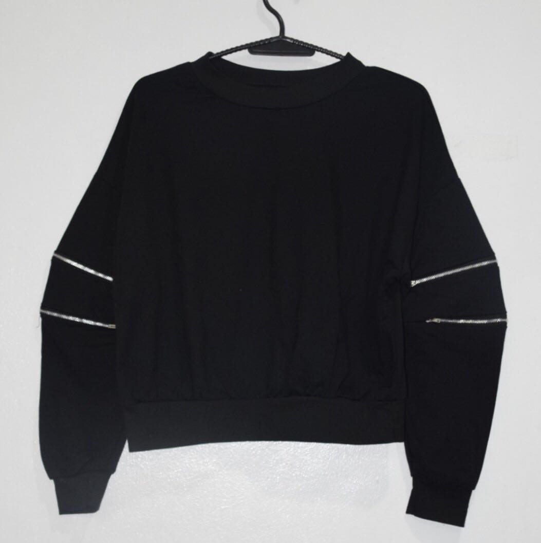 black pullover sweater