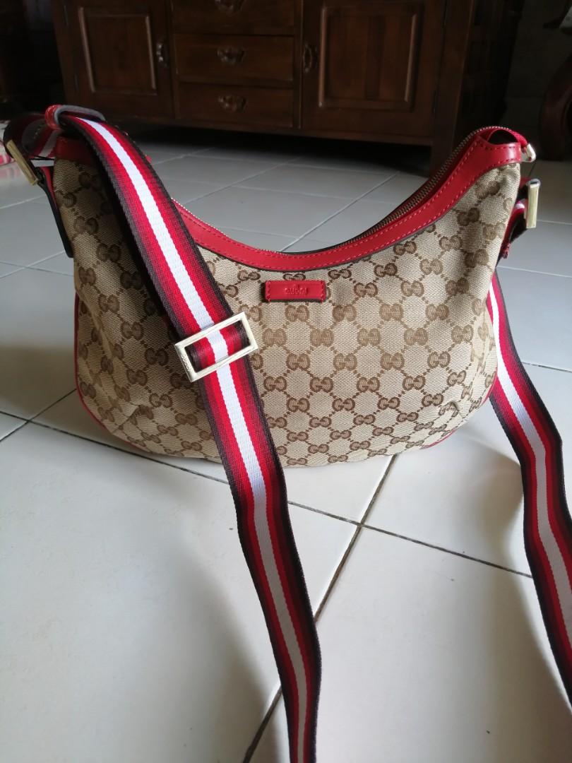 Authentic Gucci banana Sling Bag, Women's Fashion, Bags & Wallets, Purses &  Pouches on Carousell