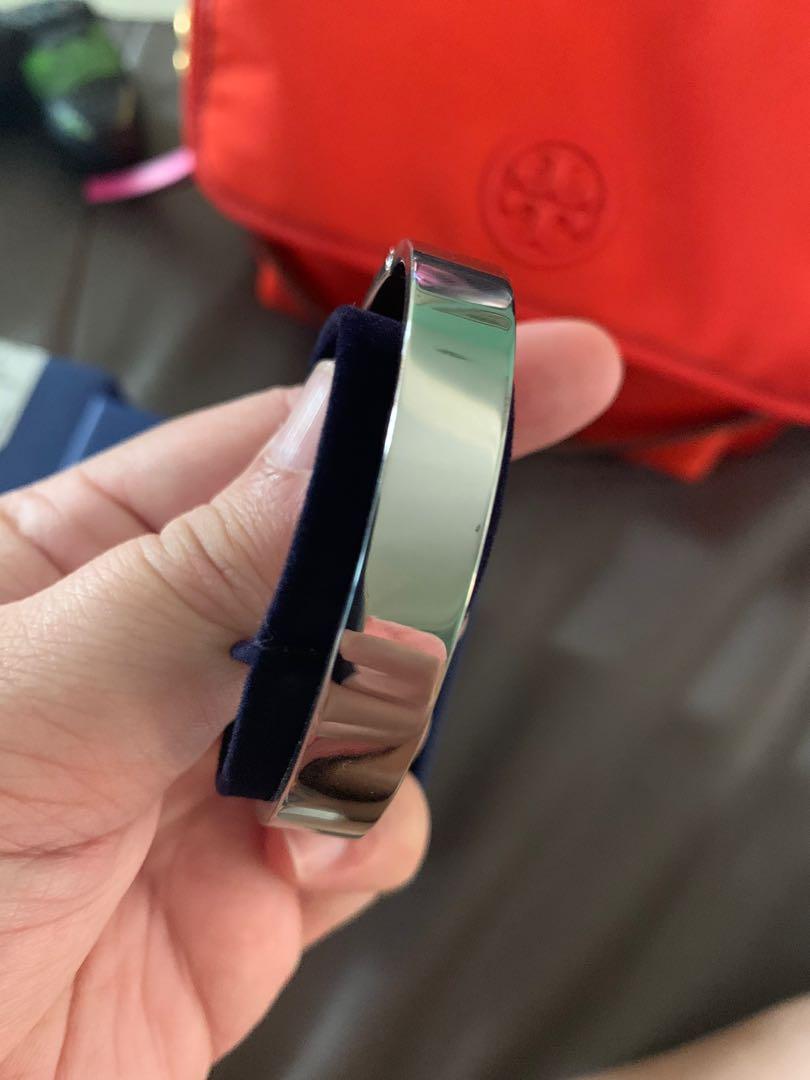 Swarovski silver cuff with amethyst gem size Medium with box and tags (Category: Luxury Accessories) located in Antipolo. Submitted by munstershupper (Listing ID 1039576069, Image 3). Description: Got this as a gift last 2018. Brand new unused. My tita bought this at Macy’s.