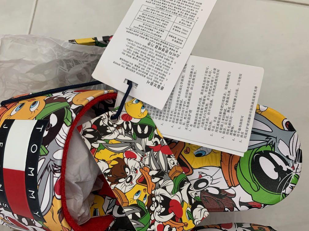 Tommy jeans x looney tunes sales pool slide