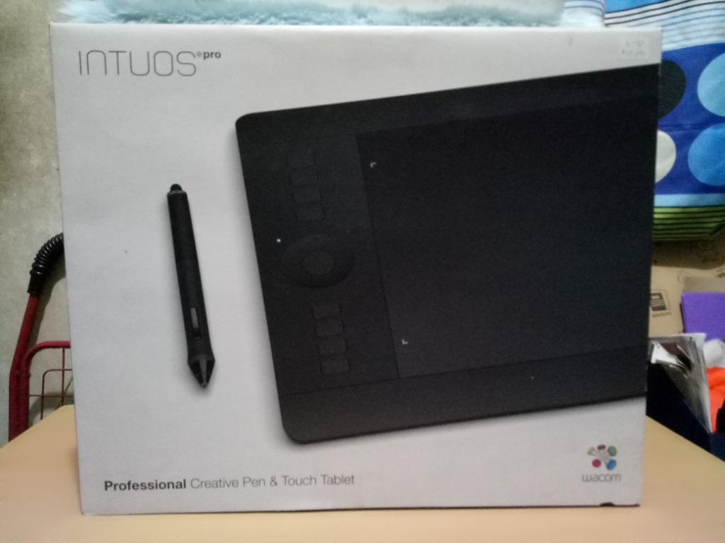 Wacom Intuos Pro Pen and Touch Tablet (Medium)