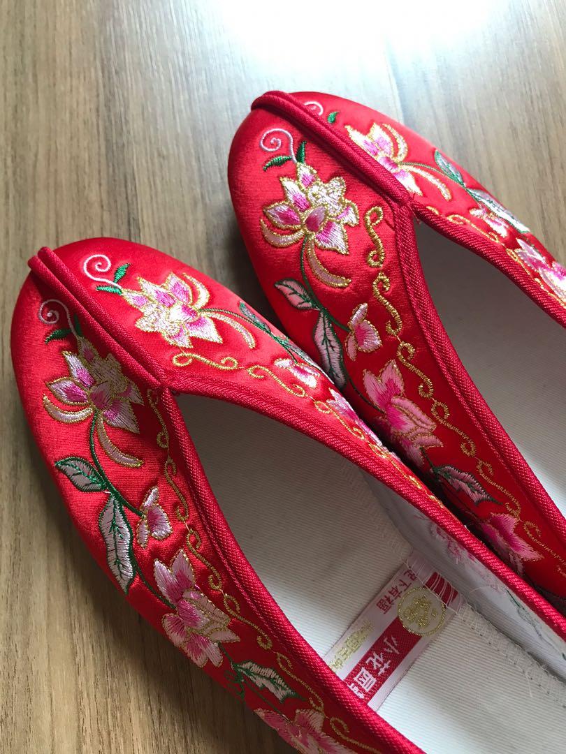 Traditional Chinese Wedding Shoes, Women's Fashion, Footwear, Heels on  Carousell