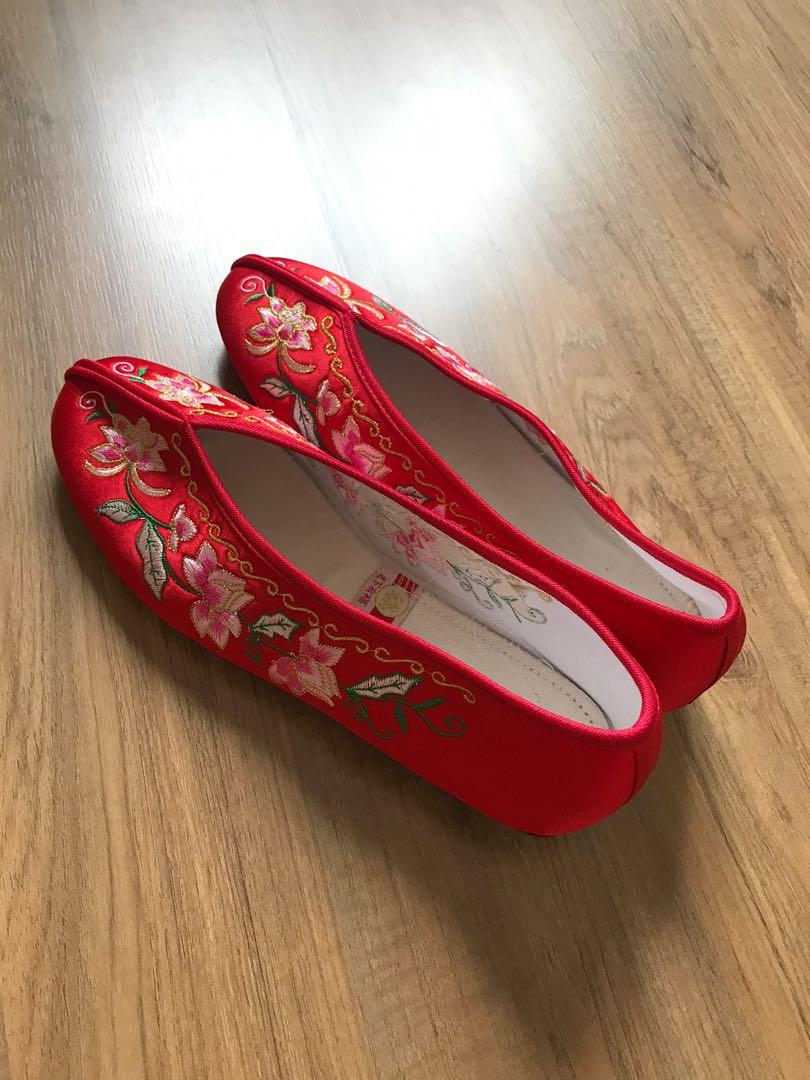 Embroidered Wedding Shoes Red Hidden Heels Shoes Chinese Traditional Wedding  Hanfu Shoes Ancient Women Oriental Ankle Slip-on Film Performance Retro  Medieval Prop Boots Cosplay ( Color : Wedge , Size : Amazon.co.uk:
