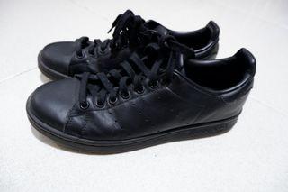 stan smith black price